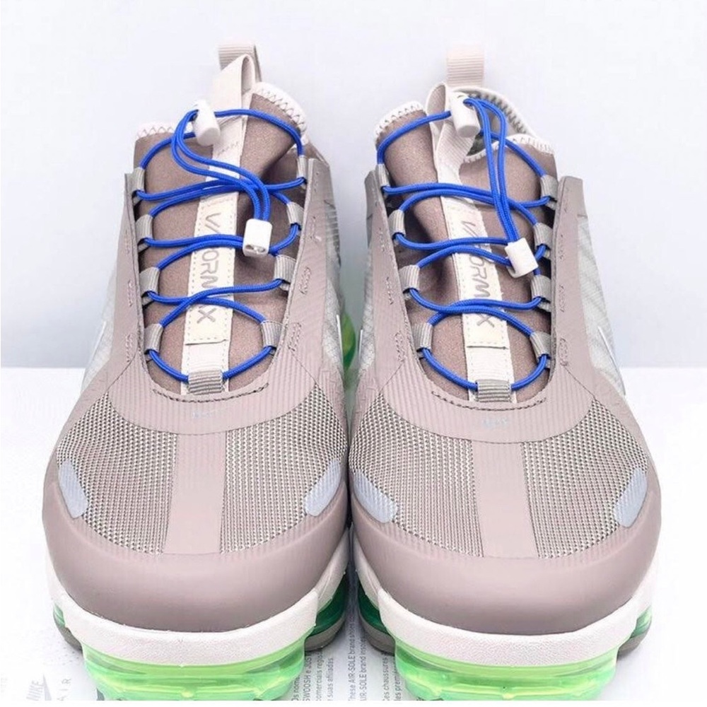 Nike Athletic Shoes in Taupe and Blue